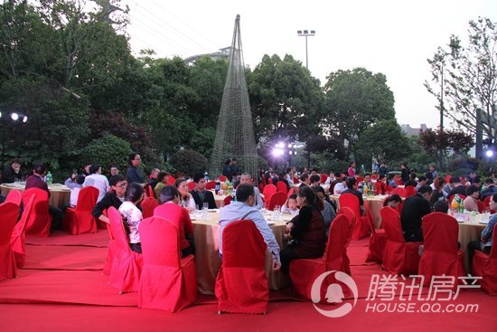 【新城·春天里】千人龙虾宴,吃在春天里_频道