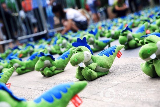 10000只恐龙转阵红梅公园 幕后推手为常州万