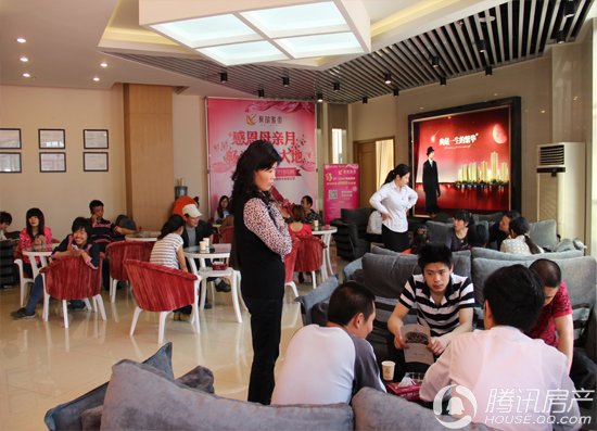 感恩母亲月 送花DIY饰品活动温情上演_频道-常州