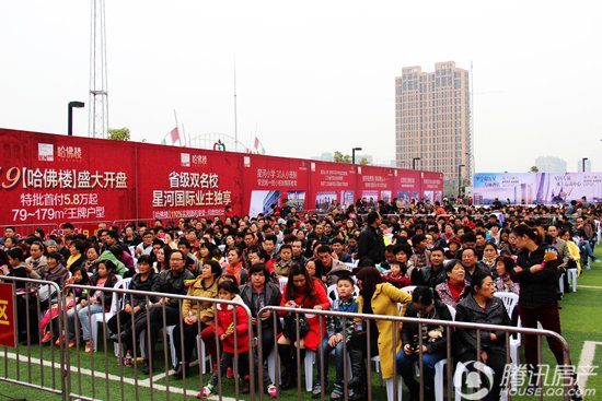 星河国际:黄安唱响星河音乐公益盛典致敬经典