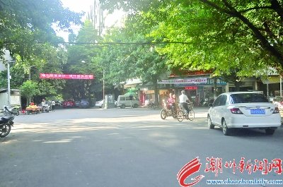 潮州卫生整治成效如何:路面整洁 乱停乱摆仍