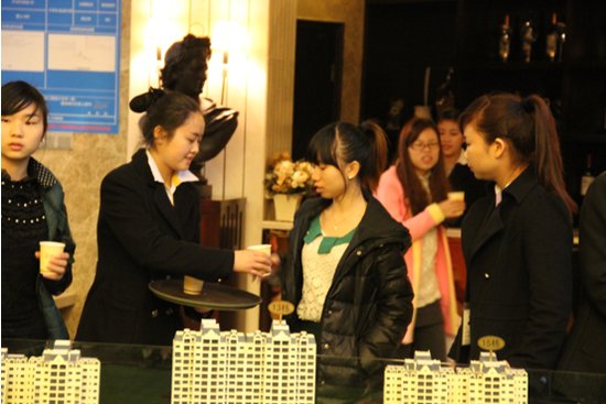 碧桂园·翡翠山精装洋房盛大开盘劲销9成_频