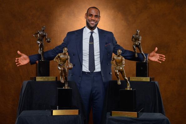 历届NBA常规赛MVP:库里新贵 詹姆斯四度当选