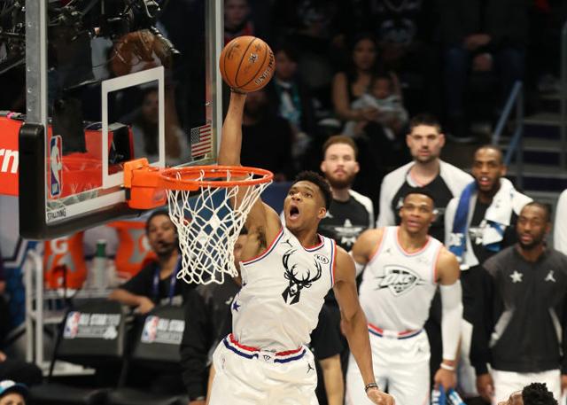 密尔沃基雄鹿队