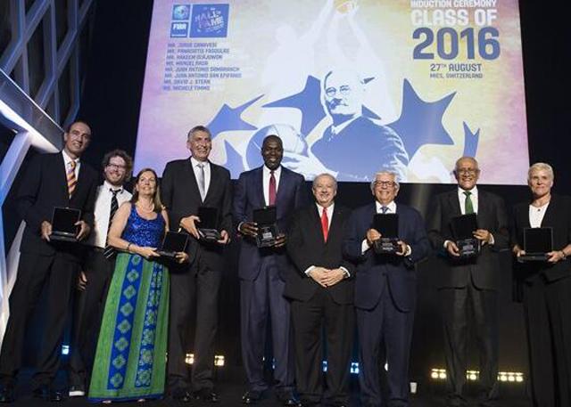 斯特恩携奥拉朱旺正式入选FIBA名人堂