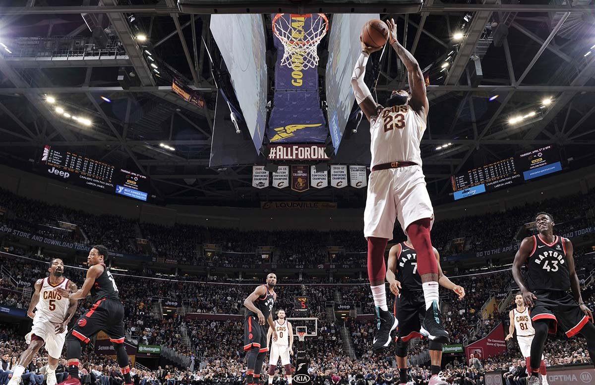 克利夫兰骑士队勒布朗·詹姆斯-2017年NBA海报壁纸预览 | 10wallpaper.com