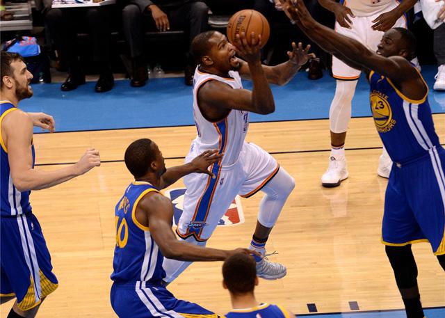 二少合砍63分水花低迷 雷霆大胜勇士2-1_NBA