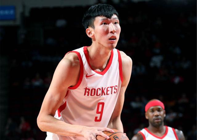 周琦8+3火箭8人得分上双 火箭大胜上海男篮