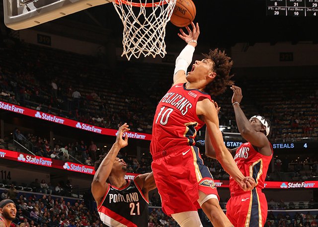 安東尼首秀10分4籃板，拓荒者客場不敵鵜鶘，跌至西區倒數第二！（影）-黑特籃球-NBA新聞影音圖片分享社區