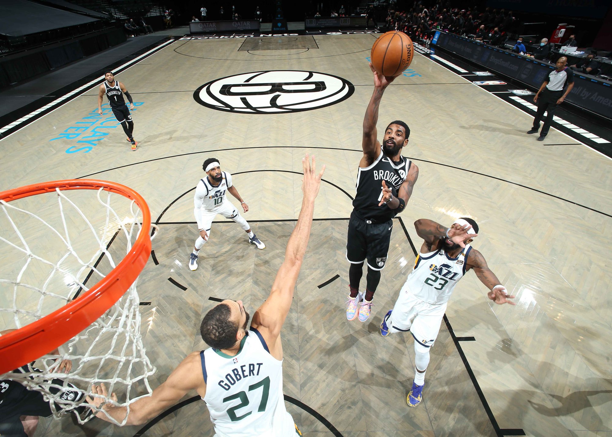 布鲁克林篮网战术复盘 揭示攻防体系中的关键调整与球员执行细节