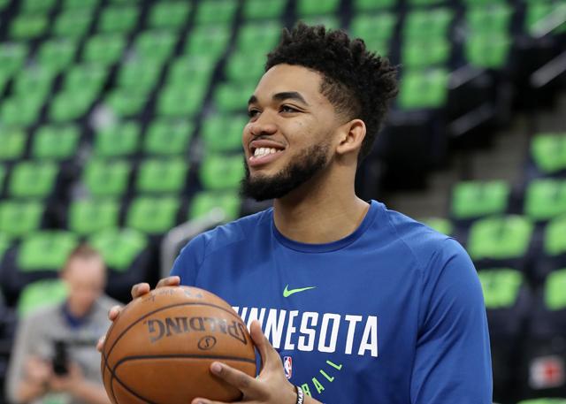 唐斯:热爱电子游戏 詹姆斯去湖人我不惊讶