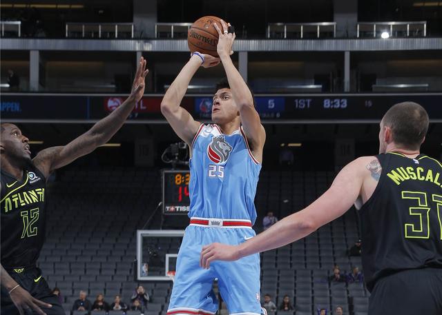 杰克逊20分库佛斯两双 国王主场擒鹰止连败