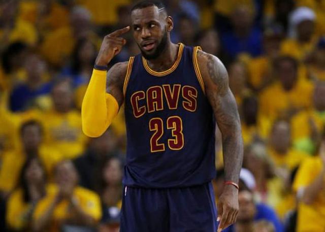 詹姆斯同意以2年4697万美元顶薪续约骑士_N