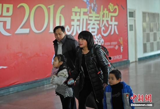 去年二孩出生占比超50% 应对四老二小将是很大难题