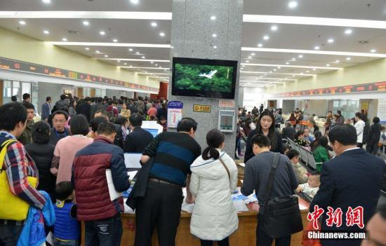 发改委:2018年超大特大城市要探索租房常住人口落户