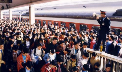 回望春运40年:归家路上的“变”与“不变”