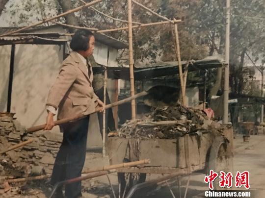 浙江海宁一老人坚守26年 帮邻助里“守护家园”