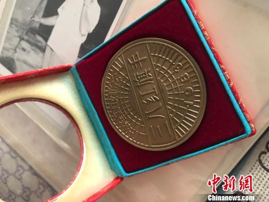 浙江海宁一老人坚守26年 帮邻助里“守护家园”