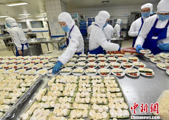 上海多措并举严保中外旅客空中“舌尖上的安全”