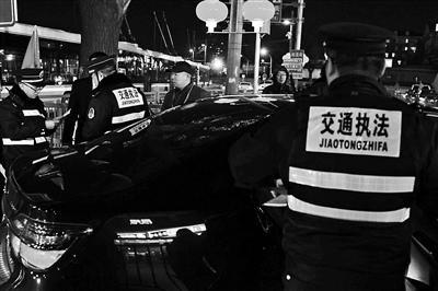 北京交警严查“双非”网约车 遇外籍乘客全英文执法 