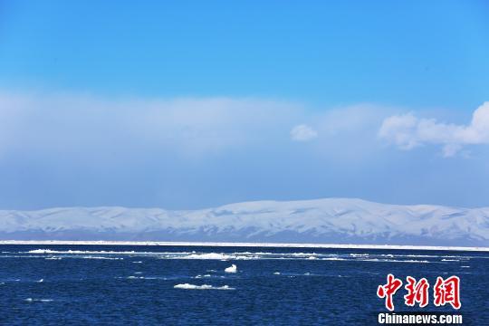 青海湖叫停機(jī)動(dòng)車上冰面等三類行為 