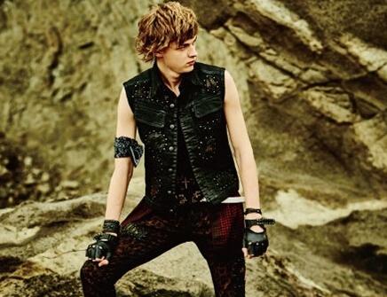 《最终幻想15》推服装周边:杀马特贵族系列