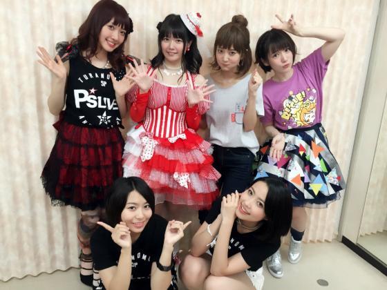 声优竹达彩奈发动肉弹攻击 死宅陶醉萌萌哒