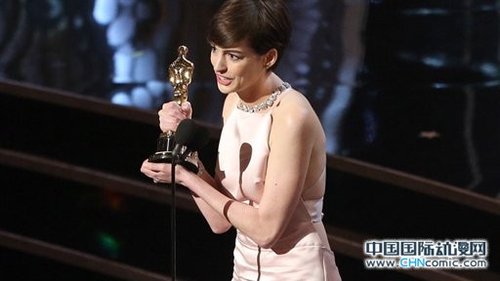  安妮·海瑟薇配音《里约大冒险2》