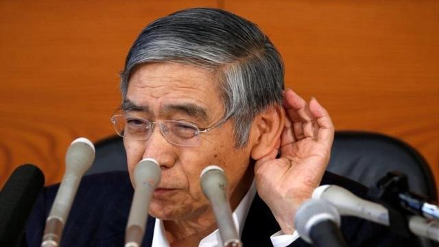 《银魂》模仿过 日银总裁也来摆名POSE