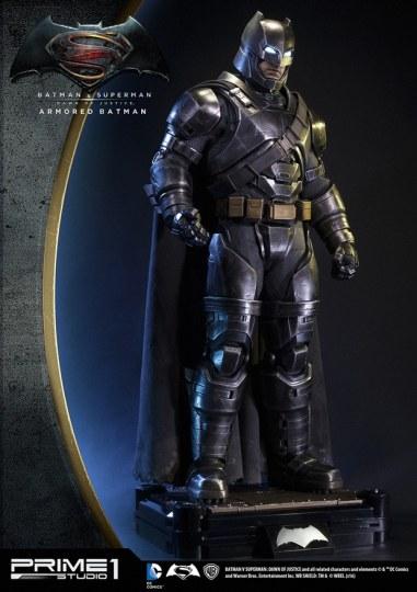 《蝙超》推出1:2超大重甲蝙蝠侠雕像