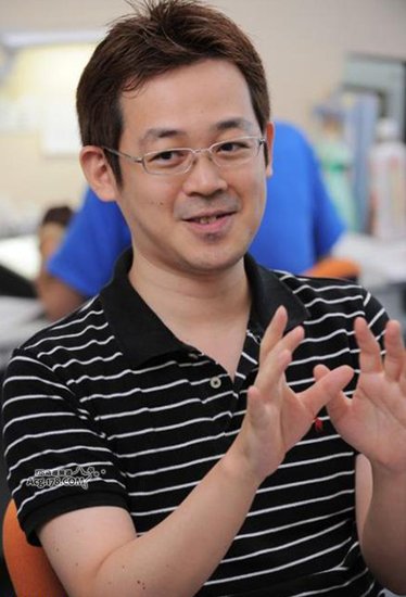 漫画家赤松健接受朝日新闻采访