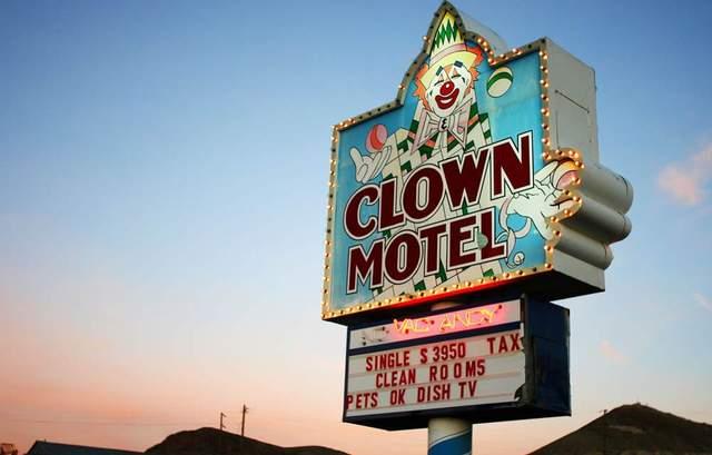 与死人同眠 美国超恐怖小丑玩偶旅馆走红网络