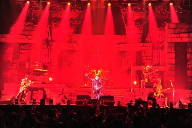 重口味VR乐队圣饥魔II演唱《火星异种》主题曲
