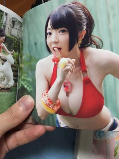 RAY新专辑爆乳写真引关注
