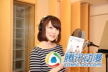  花泽香菜演唱《上课小动作》歌曲