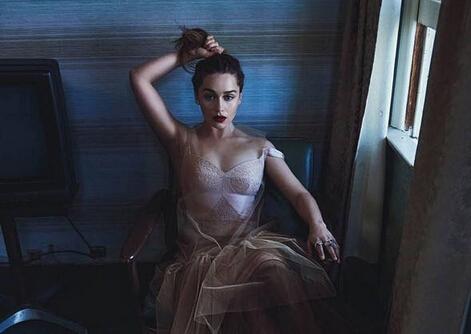 《权力的游戏》龙母谈床戏:我就是女王!_动漫_腾讯网