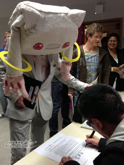 虚渊玄参加法国漫展受到热烈欢迎