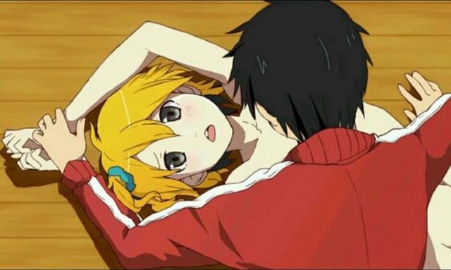 烧死秀恩爱!在电车里18摸比拍工口片还过分