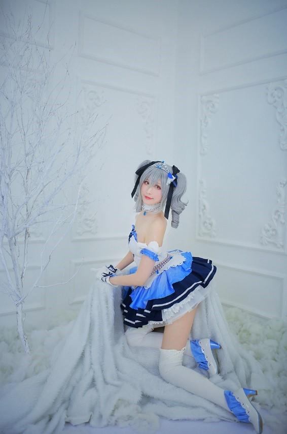 COSER 贞喵,再次声明小编在这里放的图就是他们在签售现场穿的衣服(才怪)哦 除此之外,腾讯动漫还请来了5位美萌的二次元妹子还原腾讯动漫中经典人物形象,小编偷着把照片贴上来,大家来猜一猜,CCG上他们分别会COS什么人物呢?