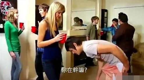 圣光娘吐槽:日媒称最适合H的地点就是办公室.AVI!