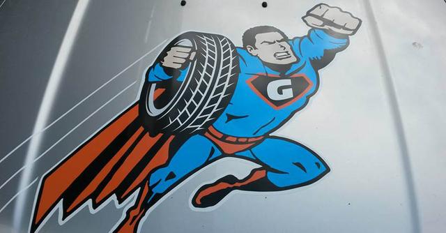 新西兰一轮胎店山寨超人形象遭DC起诉
