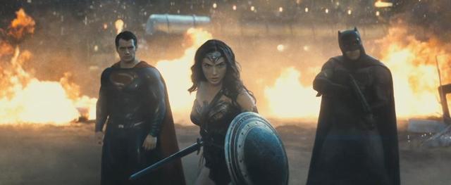 《蝙蝠侠大战超人》预告