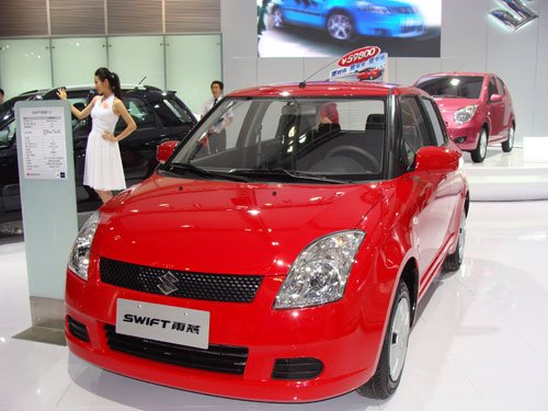 首款五万元AO级小车 雨燕超值版震撼登场_购