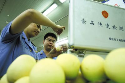 重庆三成餐馆存食品安全问题 六部门联手整治