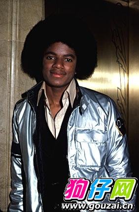 迈克尔杰克逊整容历程 从黑人男孩变化到白人