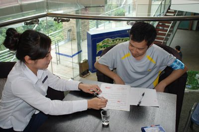 品鉴投资楼盘 现场签单成交280万_房产要闻