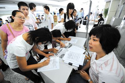 今年重庆大学生就业已超8成 专科生就业率最高