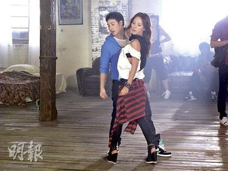 潘玮柏与李孝利热吻12次:感觉非常浪漫(图)_娱