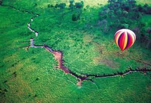 乘热气球游览东非大裂谷_图游天下