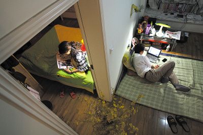 80后夫妻两成分床睡 一老太为分床逼儿离婚_社